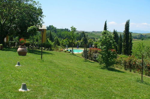 Photo 24 - Modern Holiday Home in Vinci With Swimming Pool