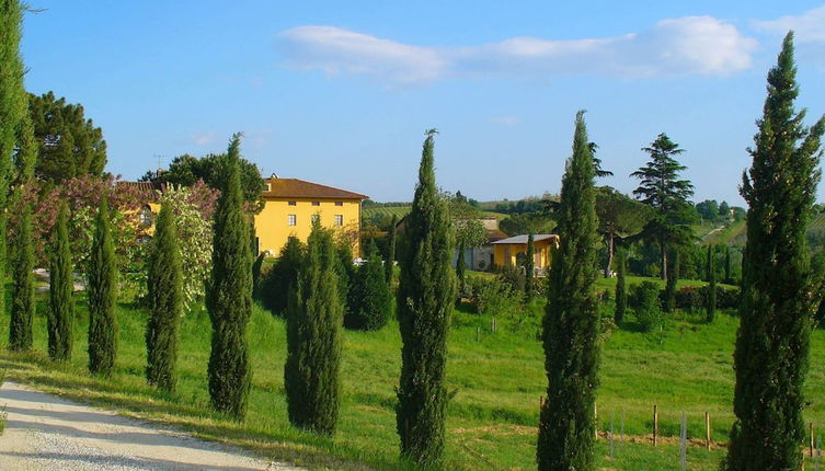 Foto 1 - Idyllic Holiday Home in Vinci With Swimming Pool