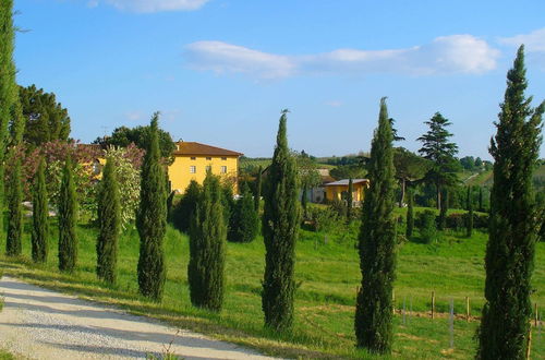 Photo 25 - Modern Holiday Home in Vinci With Swimming Pool