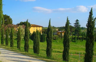 Foto 1 - Idyllic Holiday Home in Vinci With Swimming Pool