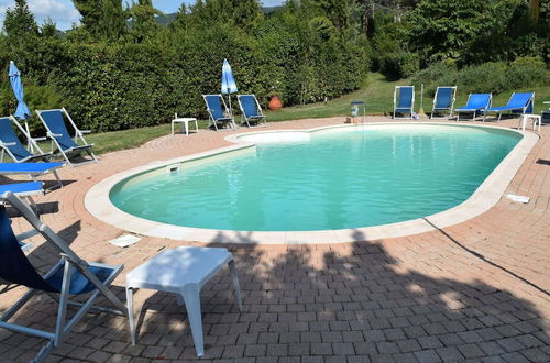 Photo 20 - Idyllic Holiday Home in Vinci With Swimming Pool