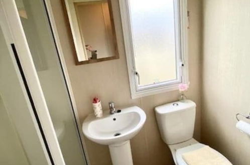 Photo 9 - Beautiful Cosy 2-bed Caravan in Clacton-on-sea