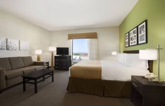 Photo 2 - PetroStay Inn & Suites Cotulla