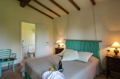 Photo 2 - Villa with Private Swimming Pool & Spacious Garden in Valdichiana near Cortona