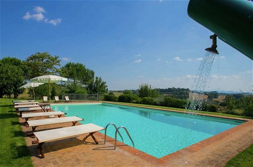 Foto 16 - Villa with Private Swimming Pool & Spacious Garden in Valdichiana near Cortona