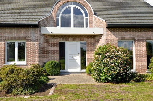 Photo 2 - Spacious Villa in Zingem With Garden