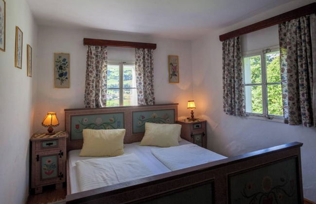 Mountain-view Cottage Sleeps 15 -balcony -pets Ok - Photo 4