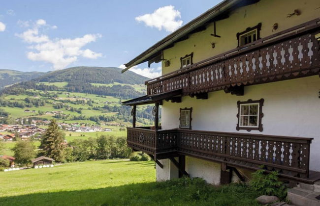 Mountain-view Cottage Sleeps 15 -balcony -pets Ok - Photo 21
