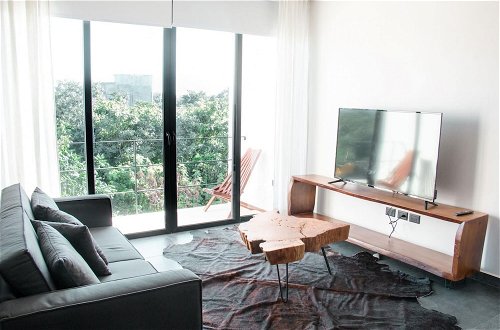 Photo 27 - Boho-style Luxury Apartment La Veleta Balcony Rooftop Pool Lounge Area Nice Amenities