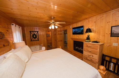 Photo 5 - Drift Away - Two Bedroom Cabin