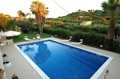 Foto 16 - Holiday Home With Private Pool, Near the Beach