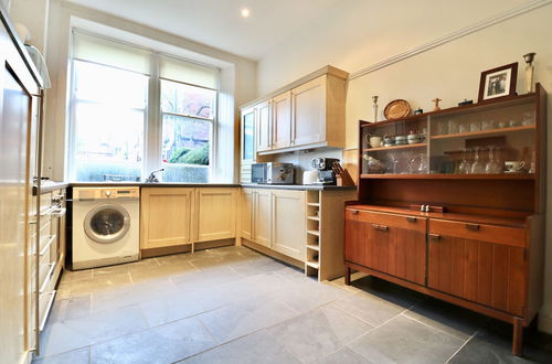 Photo 19 - Period Deco flat in west end