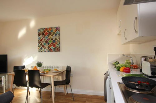 Foto 4 - Stayzo Castle Penthouse 17 - A Clean Fresh Modern Apartment With Free Wi-fi