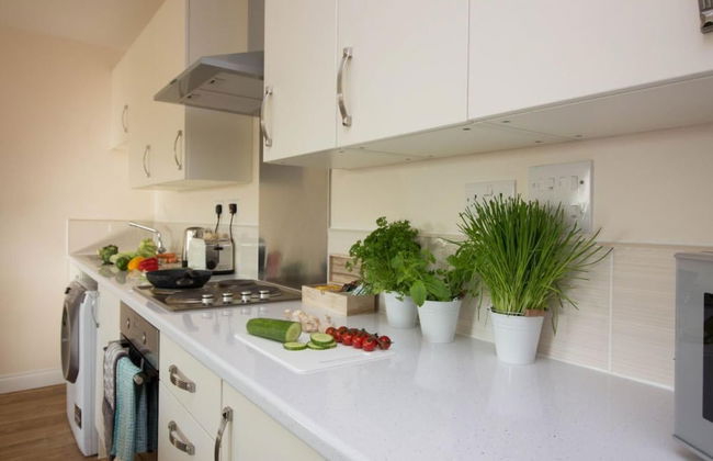 Stayzo Castle Penthouse 17 - A Clean Fresh Modern Apartment With Free Wi-fi - Foto 3