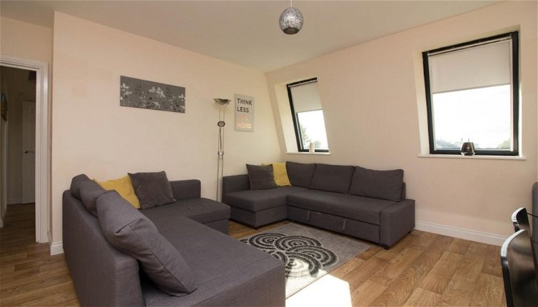 Photo 1 - Stayzo Castle Penthouse 17 - A Clean Fresh Modern Apartment With Free Wi-fi