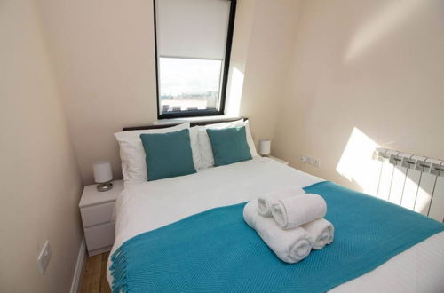 Foto 16 - Stayzo Castle Penthouse 17 - A Clean Fresh Modern Apartment With Free Wi-fi