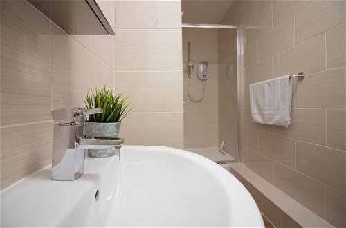 Foto 7 - Stayzo Castle Penthouse 17 - A Clean Fresh Modern Apartment With Free Wi-fi
