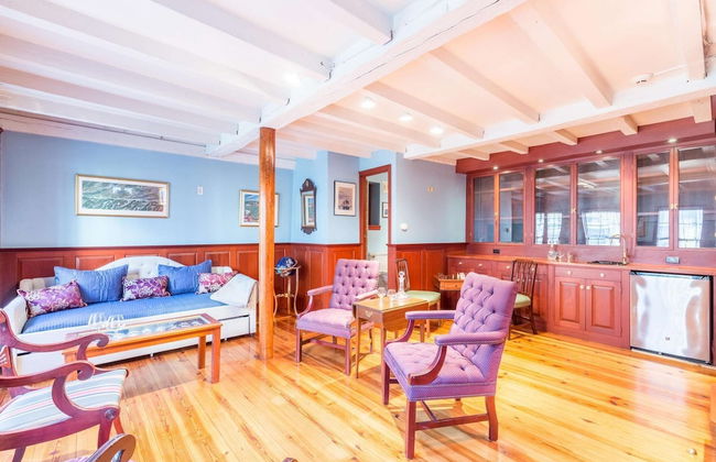 Rockmere Inn - Photo 3