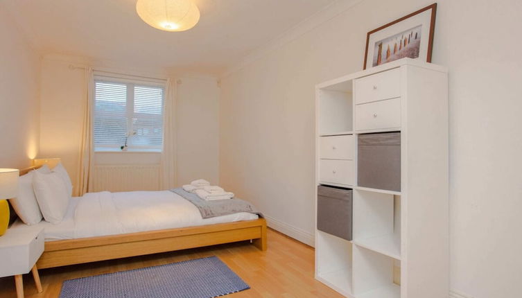 Photo 1 - Contemporary 1 Bedroom Flat in Camberwell Oval