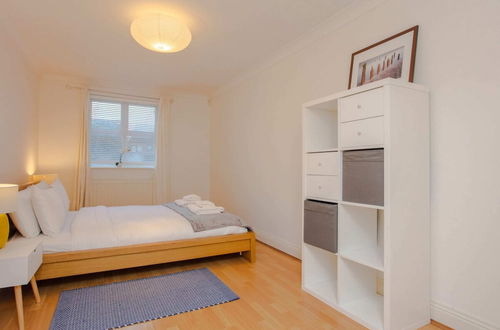 Photo 1 - Contemporary 1 Bedroom Flat in Camberwell Oval