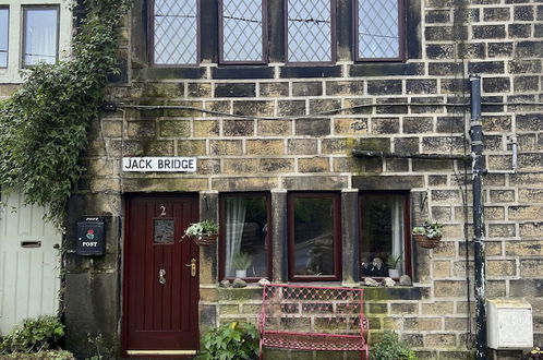 Foto 14 - Charming 2-bed Cottage in Hebden Bridge