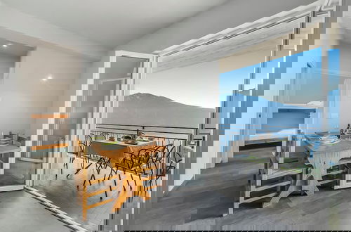 Photo 1 - Bellevue Modern Apartment 10