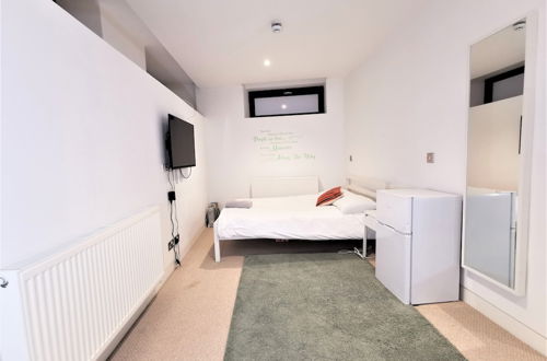 Photo 5 - Spacious Double Room with en-suite - 1b