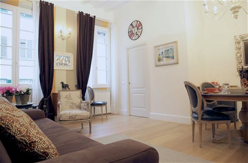 Photo 15 - Elegant and Cozy City Center for 5 - Two Bedroom Apartment, Sleeps 5