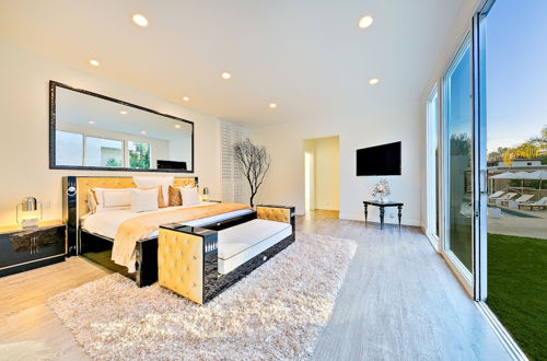 Photo 2 - Beverly Hills Luxury Modern Palace