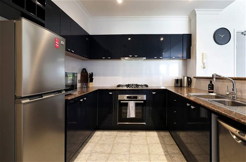 Photo 8 - Extra Large 2 Bedroom Apartment in Melbournes Southbank