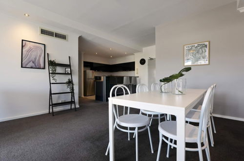 Photo 10 - Extra Large 2 Bedroom Apartment in Melbournes Southbank