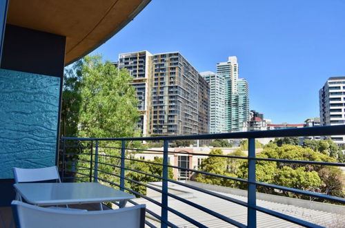 Photo 13 - Extra Large 2 Bedroom Apartment in Melbournes Southbank