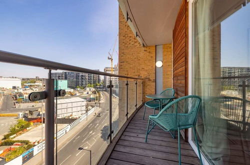 Photo 13 - The Nine Elms Lane Arms - Stunning & Bright 2bdr Flat With Balconies