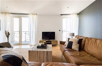 Foto 1 - The Nine Elms Lane Arms - Stunning & Bright 2bdr Flat With Balconies