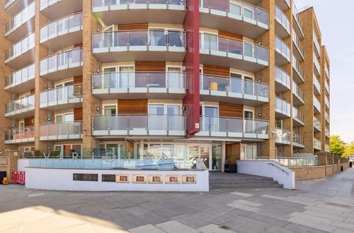 Photo 24 - The Nine Elms Lane Arms - Stunning & Bright 2bdr Flat With Balconies