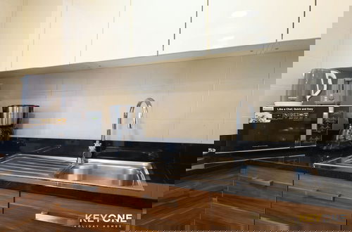 Photo 8 - Sophisticated One Bedroom with full Marina View