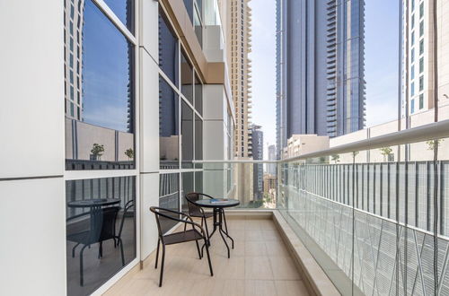 Photo 2 - Modern Luxury Living in This 3BR Apt in Downtown Dubai