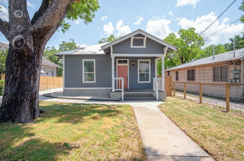 Photo 1 - Comfy and Incredible Fenced 2BR 2 BA Near Downtown