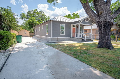 Photo 23 - Comfy and Incredible Fenced 2BR 2 BA Near Downtown