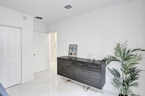 Photo 8 - Renzzi Wynwood Apartments