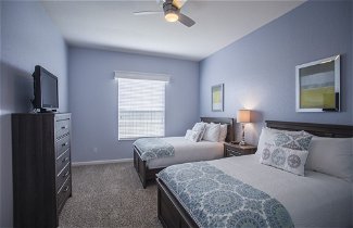 Photo 2 - Altavista Lakeview 3 Bedroom Condo by Redawning