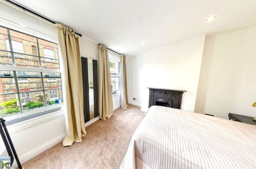 Photo 6 - Charming 2-bed House in London