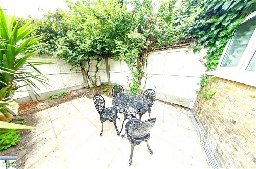 Foto 13 - Charming 2-bed House in London