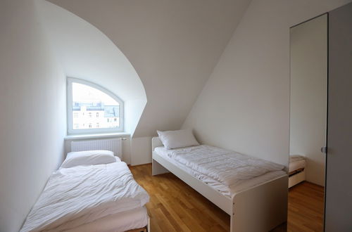 Photo 4 - 4 Beds and More Vienna Apartments