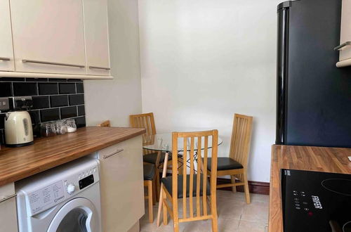 Foto 5 - Cosy 2 Bed Flat 1 in Swansea - Home Away From Home