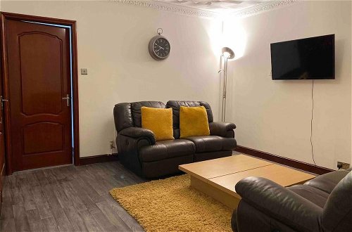 Photo 10 - Cosy 2 Bed Flat 1 in Swansea - Home Away From Home