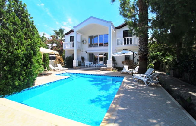 Villa Center - Photo 18