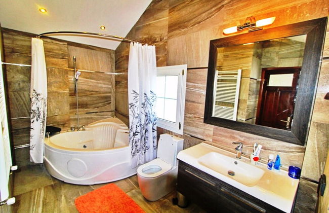 Villa Center - Photo 16