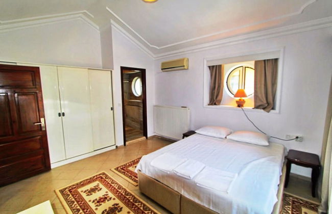 Villa Center - Photo 3