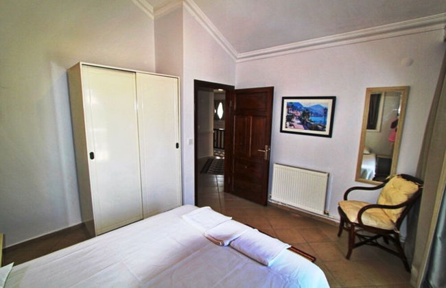 Villa Center - Photo 7